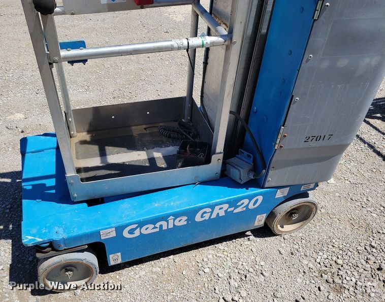 image for item DI3045 (2) Genie GR-20 vertical lifts