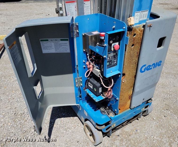 image for item DI3045 (2) Genie GR-20 vertical lifts