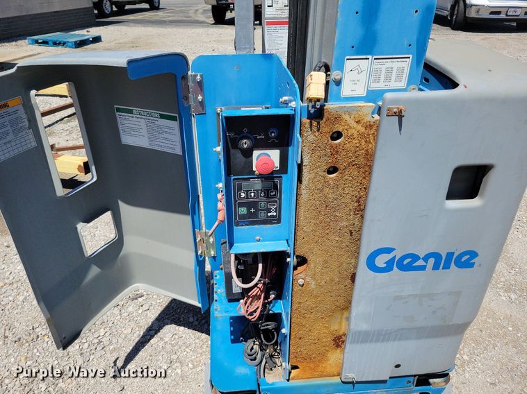 image for item DI3045 (2) Genie GR-20 vertical lifts