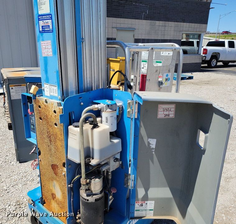 image for item DI3045 (2) Genie GR-20 vertical lifts