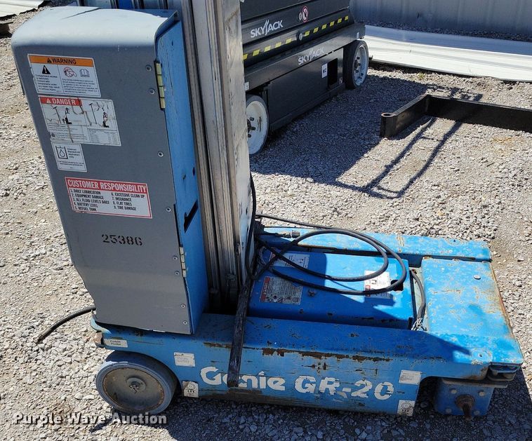 image for item DI3045 (2) Genie GR-20 vertical lifts