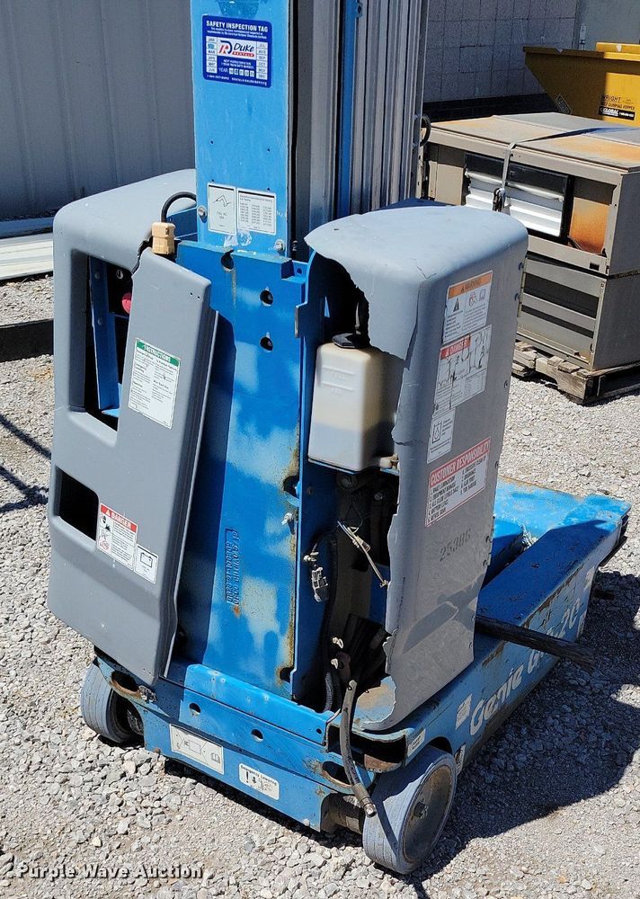 image for item DI3045 (2) Genie GR-20 vertical lifts