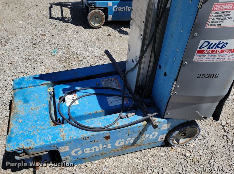 image for item DI3045 (2) Genie GR-20 vertical lifts