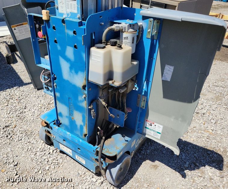 image for item DI3045 (2) Genie GR-20 vertical lifts