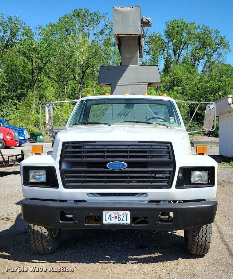image for item DI3048 1990 Ford F800 crane truck