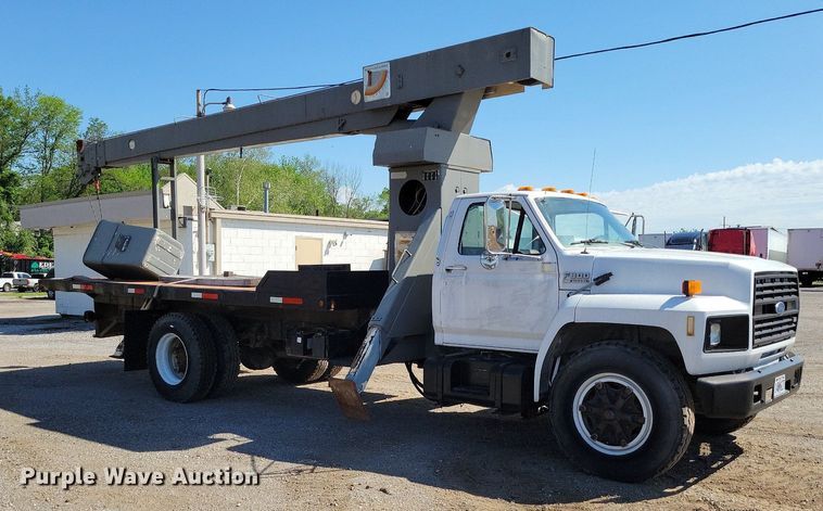 image for item DI3048 1990 Ford F800 crane truck