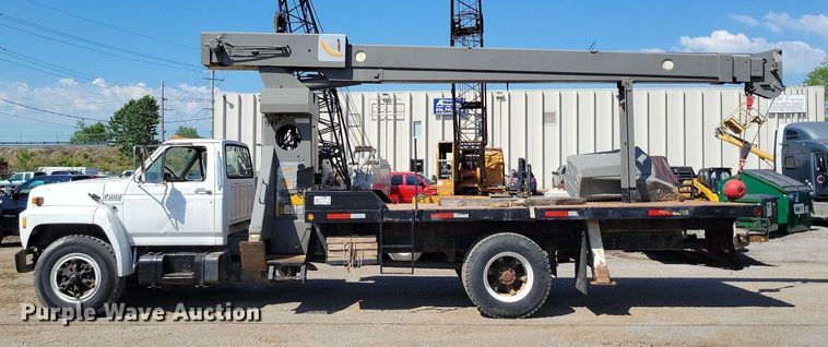 image for item DI3048 1990 Ford F800 crane truck