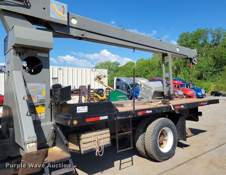 image for item DI3048 1990 Ford F800 crane truck