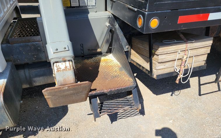 image for item DI3048 1990 Ford F800 crane truck