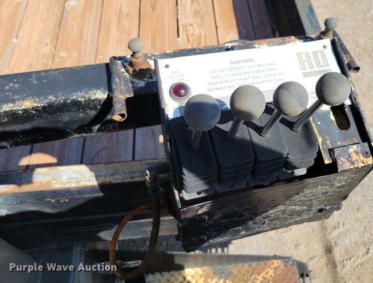 image for item DI3048 1990 Ford F800 crane truck