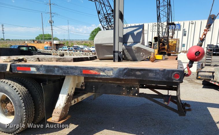 image for item DI3048 1990 Ford F800 crane truck