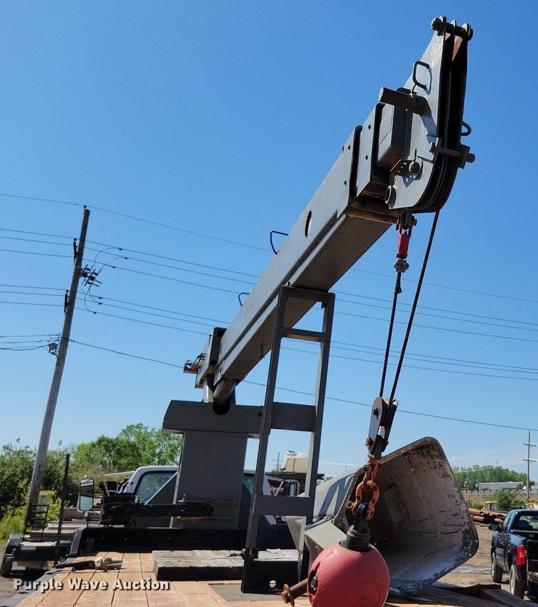 image for item DI3048 1990 Ford F800 crane truck