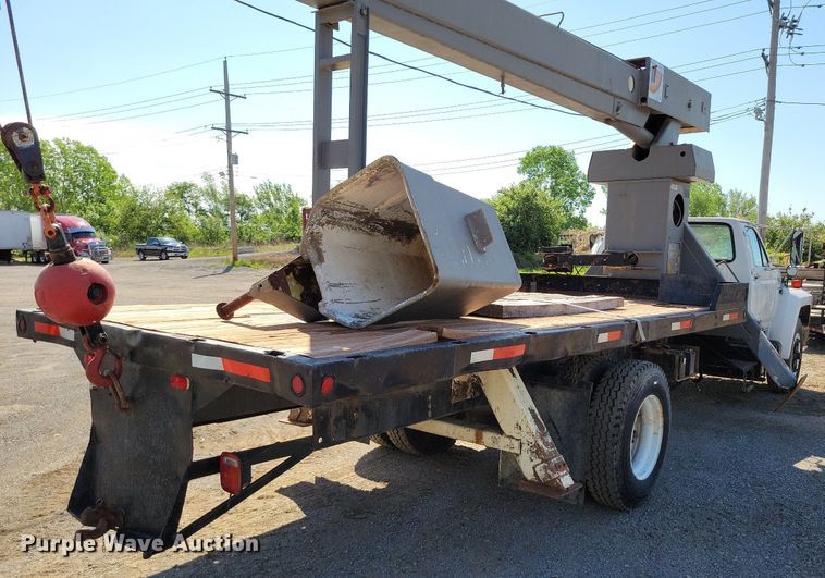 image for item DI3048 1990 Ford F800 crane truck