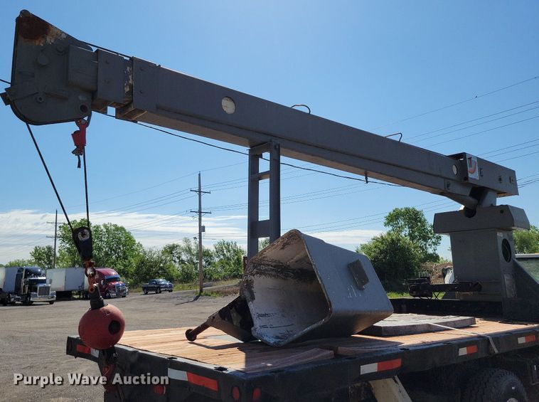 image for item DI3048 1990 Ford F800 crane truck