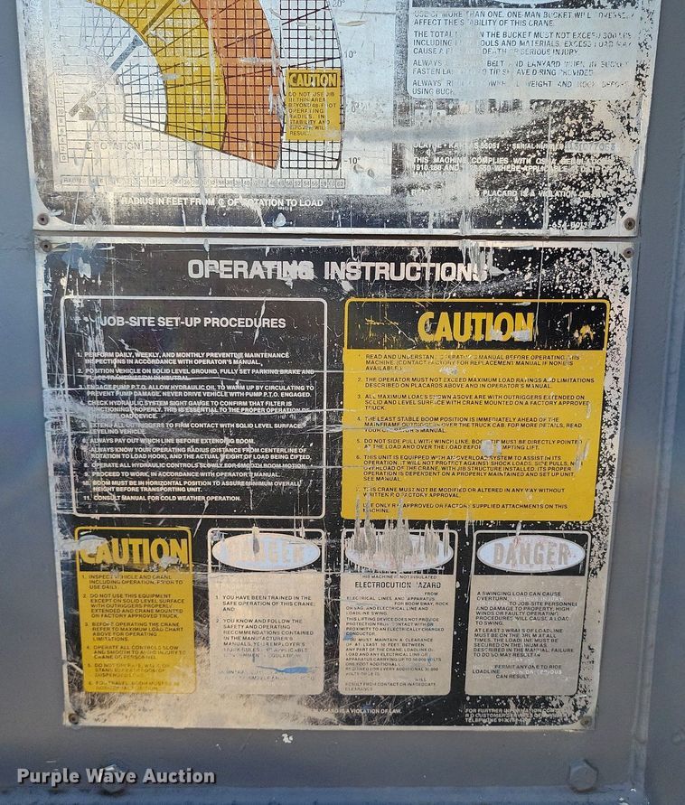 image for item DI3048 1990 Ford F800 crane truck