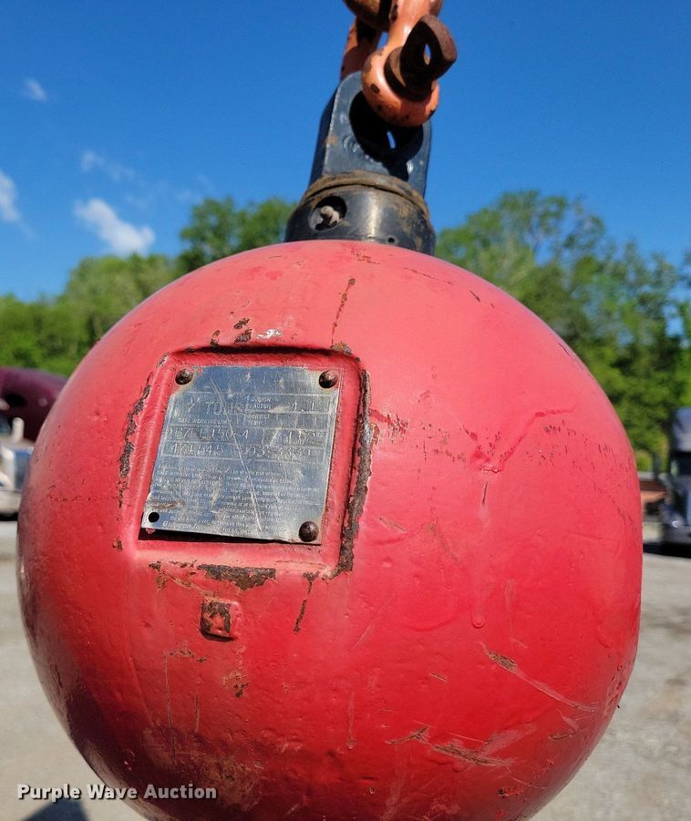 image for item DI3048 1990 Ford F800 crane truck