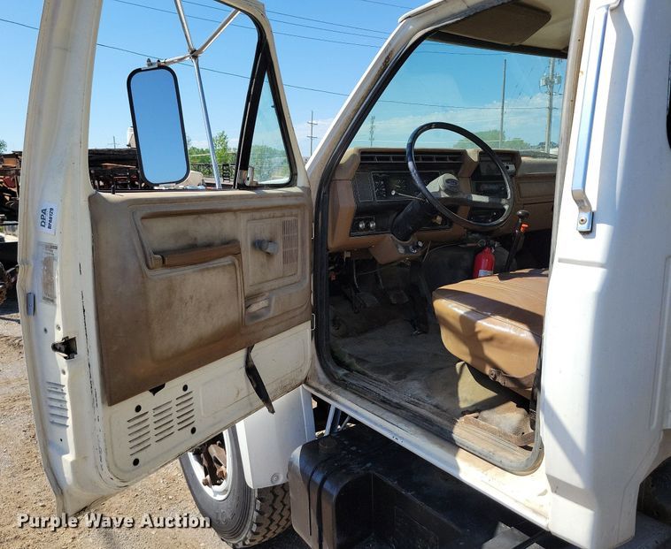 image for item DI3048 1990 Ford F800 crane truck