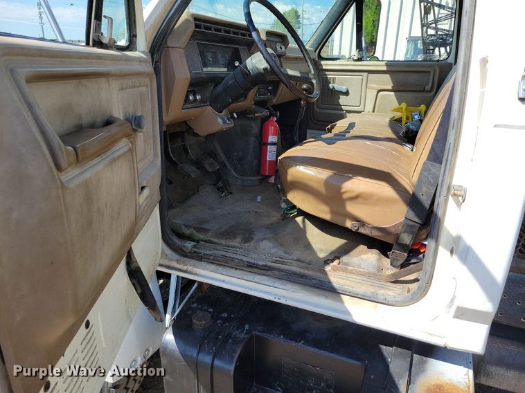 image for item DI3048 1990 Ford F800 crane truck