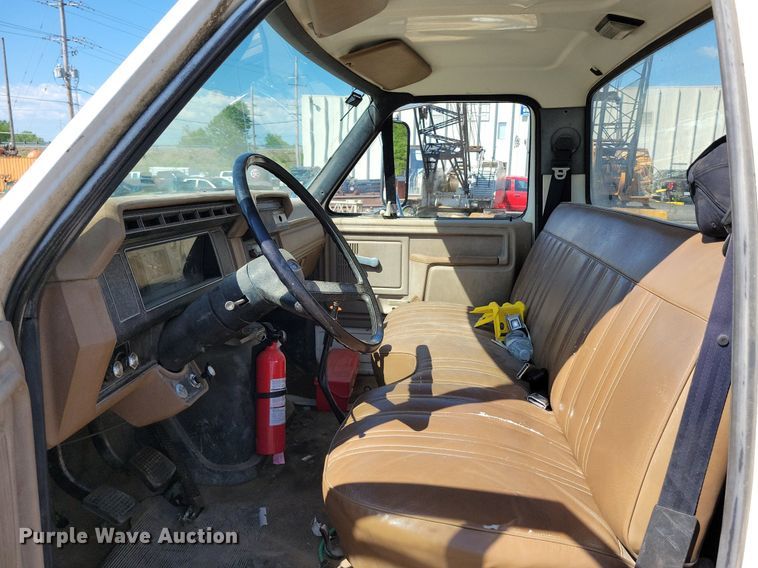 image for item DI3048 1990 Ford F800 crane truck