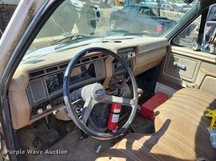 image for item DI3048 1990 Ford F800 crane truck