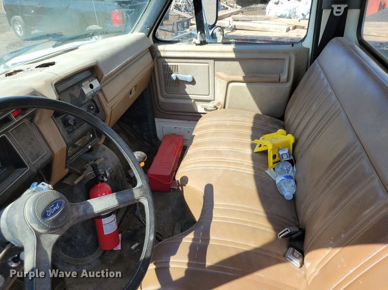 image for item DI3048 1990 Ford F800 crane truck