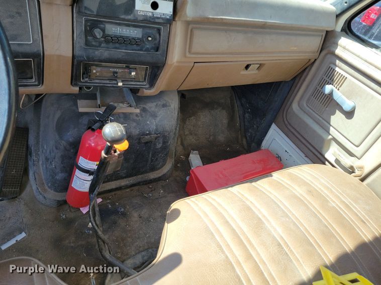 image for item DI3048 1990 Ford F800 crane truck