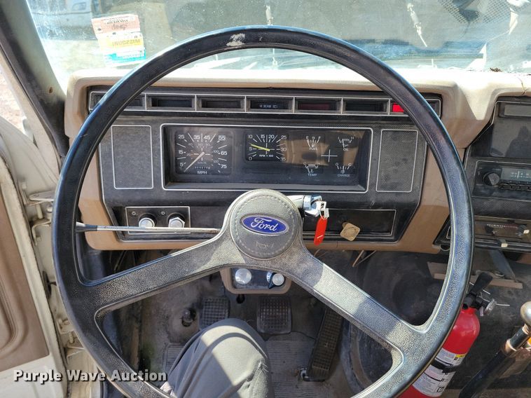 image for item DI3048 1990 Ford F800 crane truck