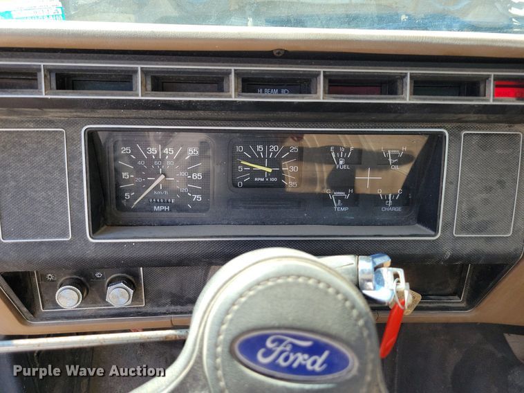 image for item DI3048 1990 Ford F800 crane truck