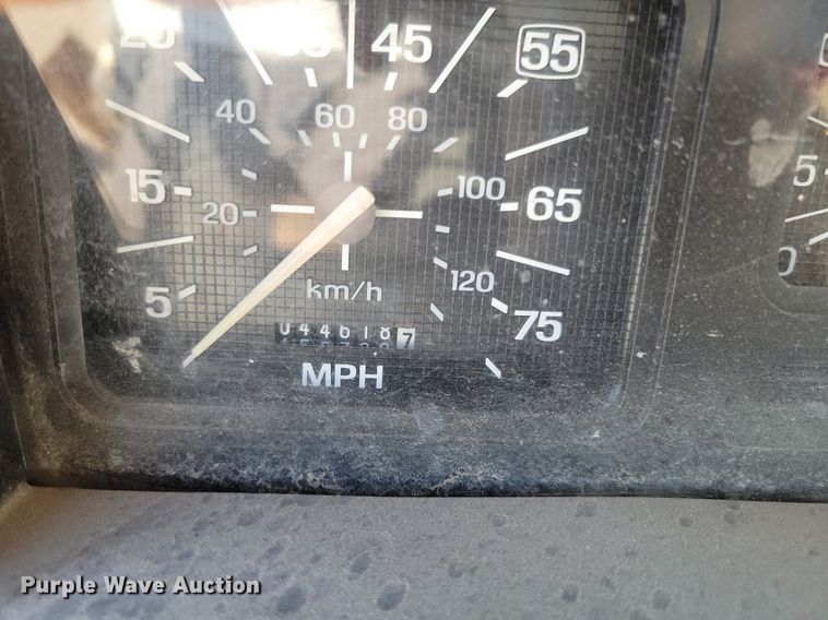 image for item DI3048 1990 Ford F800 crane truck