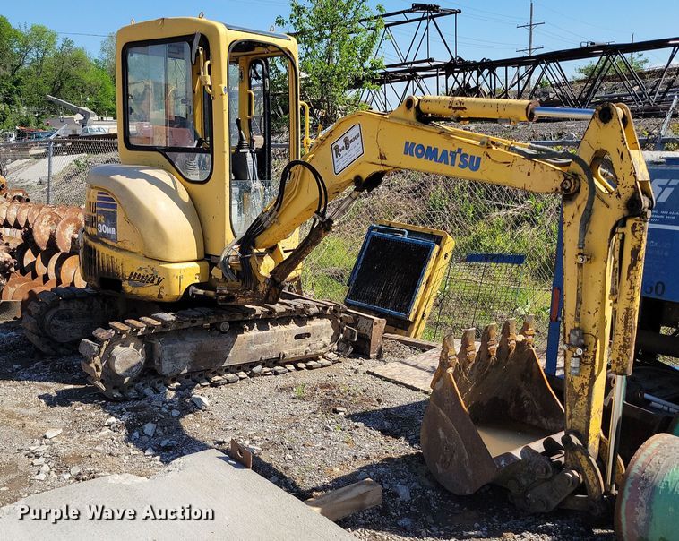 image for item DI3049 2002 Komatsu PC30MR-1 mini excavator