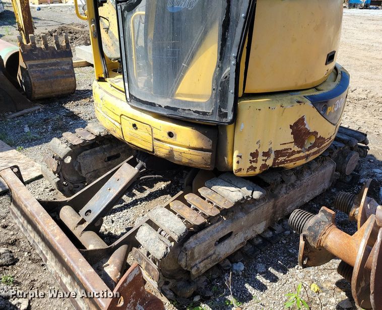 image for item DI3049 2002 Komatsu PC30MR-1 mini excavator