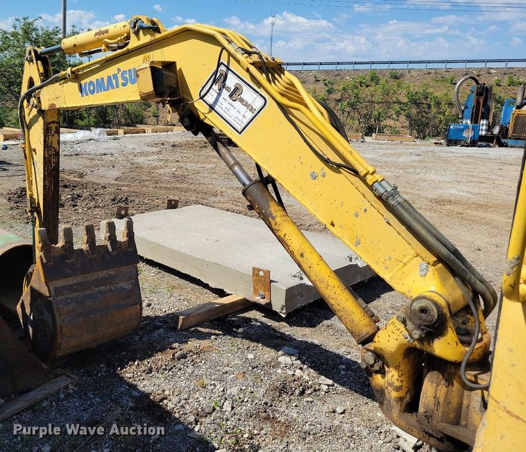 image for item DI3049 2002 Komatsu PC30MR-1 mini excavator