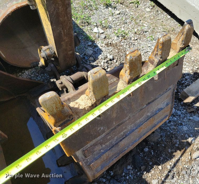 image for item DI3049 2002 Komatsu PC30MR-1 mini excavator