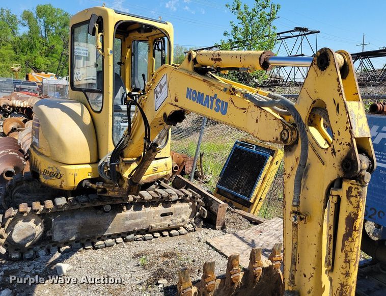 image for item DI3049 2002 Komatsu PC30MR-1 mini excavator
