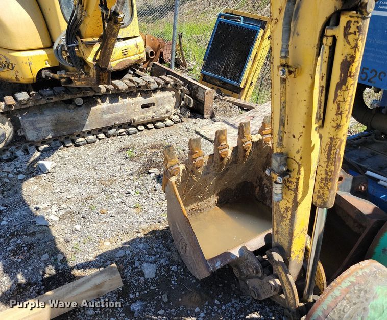 image for item DI3049 2002 Komatsu PC30MR-1 mini excavator