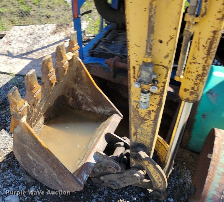 image for item DI3049 2002 Komatsu PC30MR-1 mini excavator