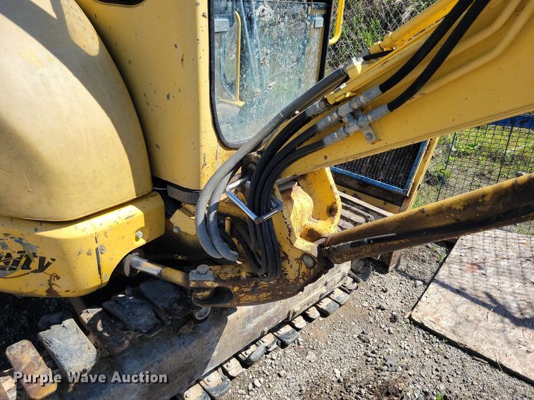 image for item DI3049 2002 Komatsu PC30MR-1 mini excavator