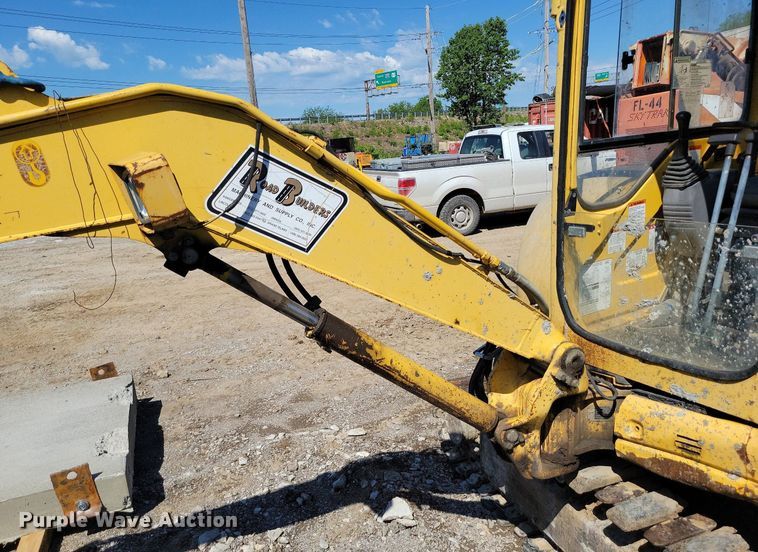 image for item DI3049 2002 Komatsu PC30MR-1 mini excavator