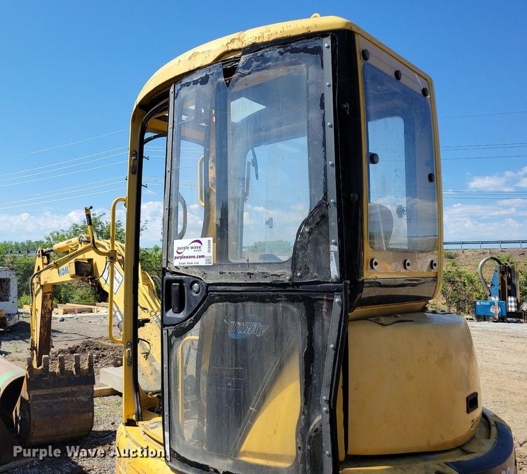 image for item DI3049 2002 Komatsu PC30MR-1 mini excavator