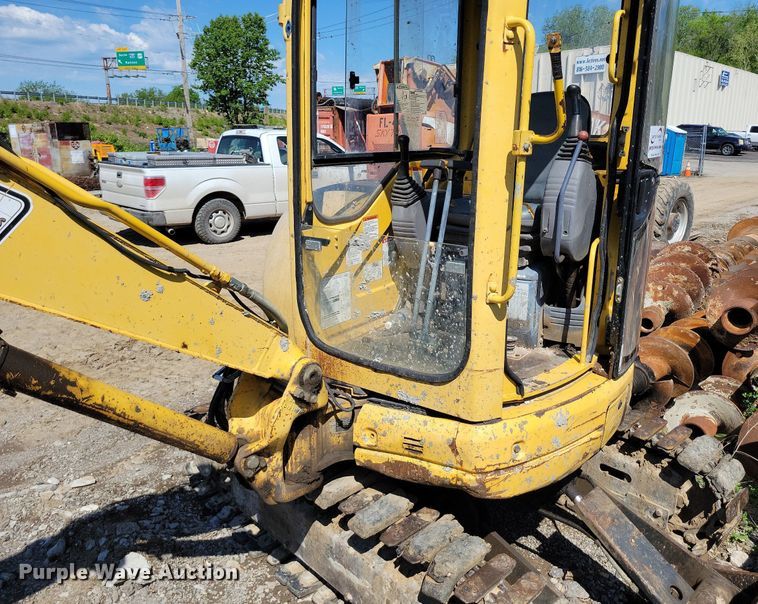 image for item DI3049 2002 Komatsu PC30MR-1 mini excavator