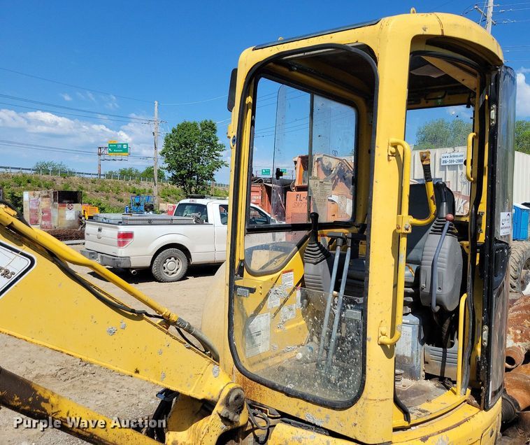 image for item DI3049 2002 Komatsu PC30MR-1 mini excavator