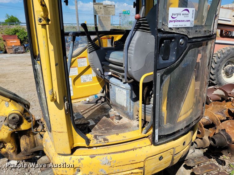 image for item DI3049 2002 Komatsu PC30MR-1 mini excavator