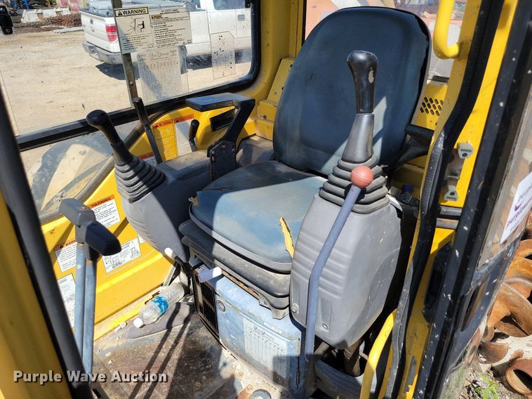 image for item DI3049 2002 Komatsu PC30MR-1 mini excavator