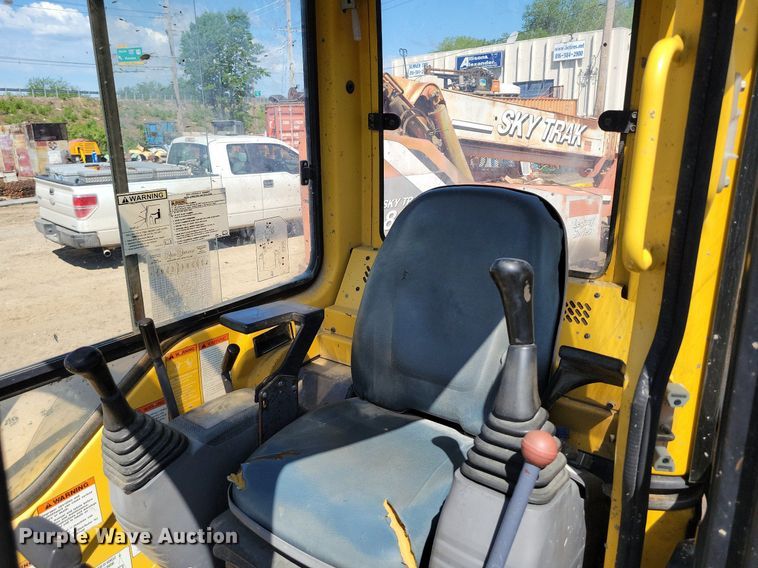 image for item DI3049 2002 Komatsu PC30MR-1 mini excavator