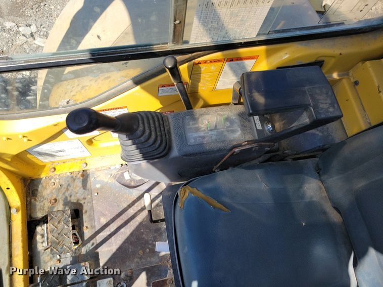 image for item DI3049 2002 Komatsu PC30MR-1 mini excavator