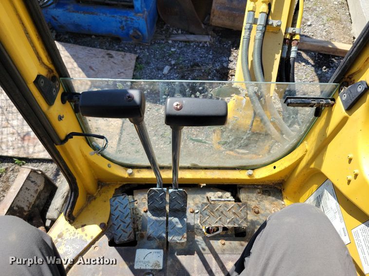 image for item DI3049 2002 Komatsu PC30MR-1 mini excavator