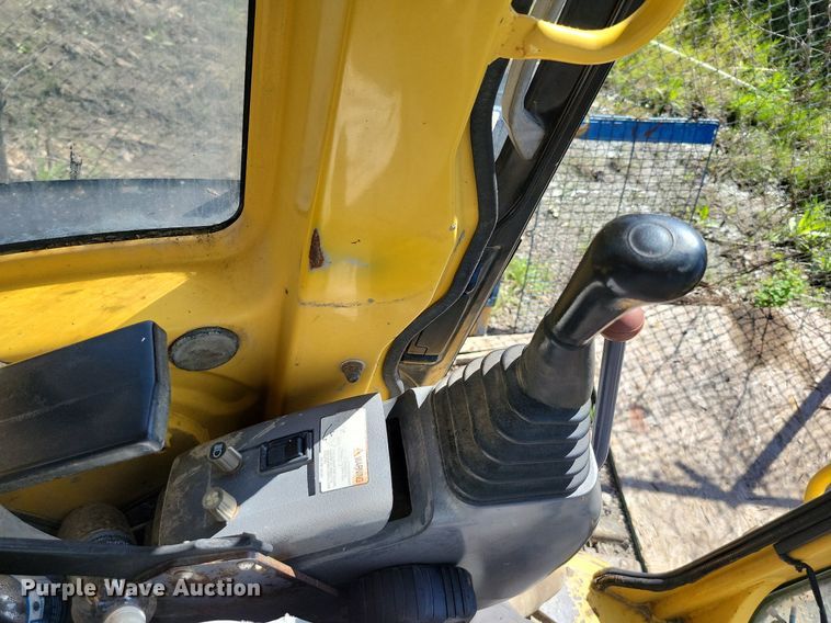 image for item DI3049 2002 Komatsu PC30MR-1 mini excavator
