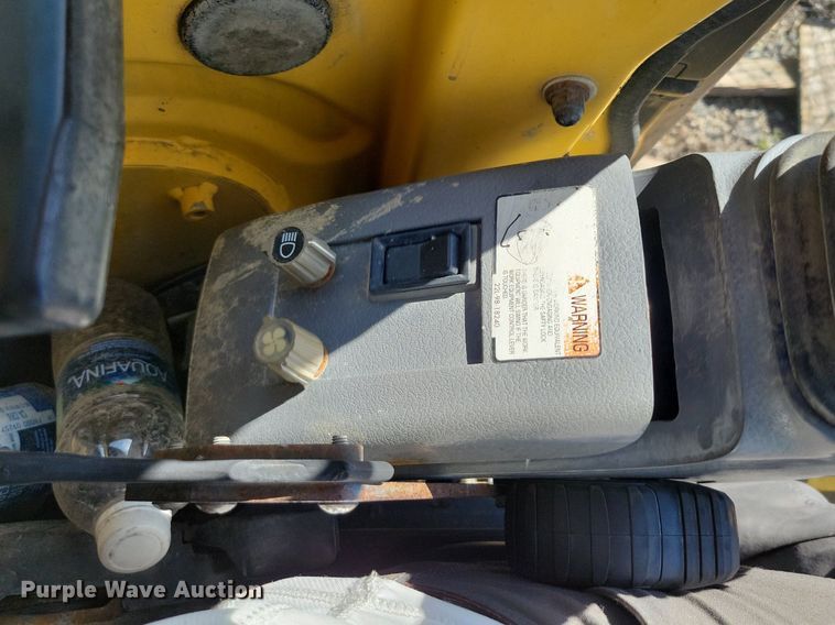 image for item DI3049 2002 Komatsu PC30MR-1 mini excavator