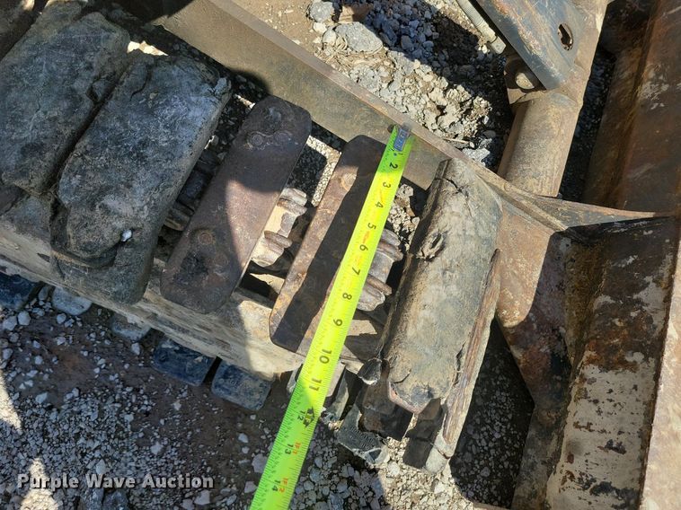 image for item DI3049 2002 Komatsu PC30MR-1 mini excavator