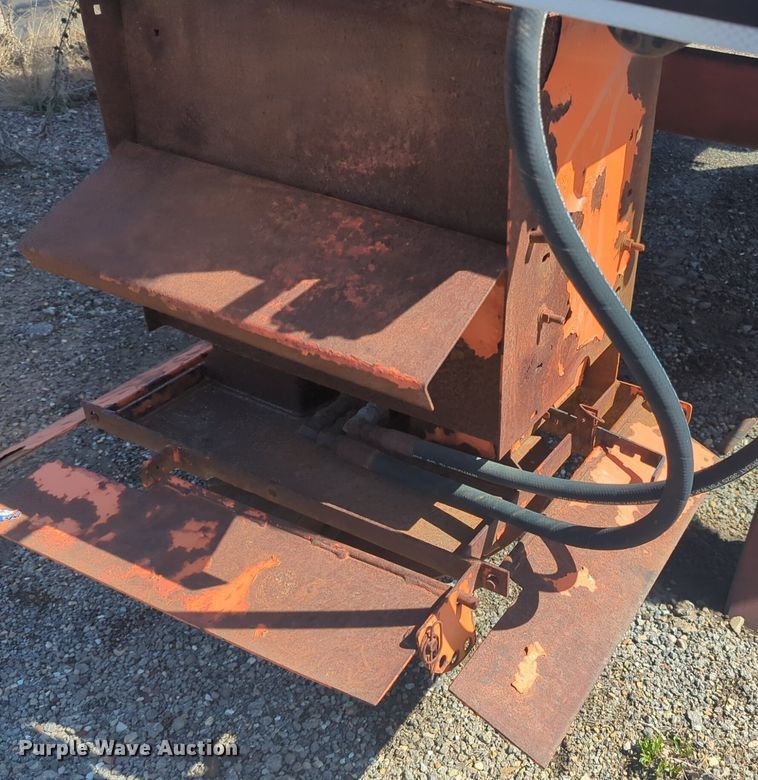 image for item DI5770 Henderson spreader